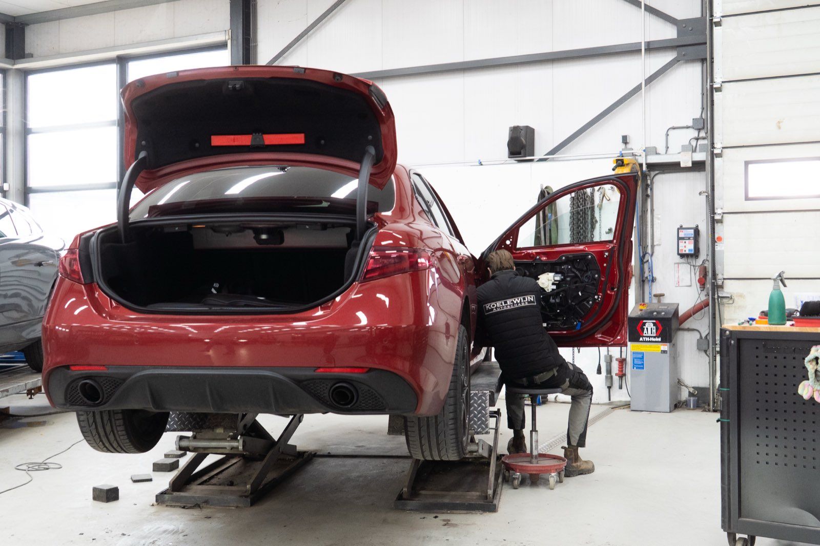 Koelewijn Autoschade aan het werk