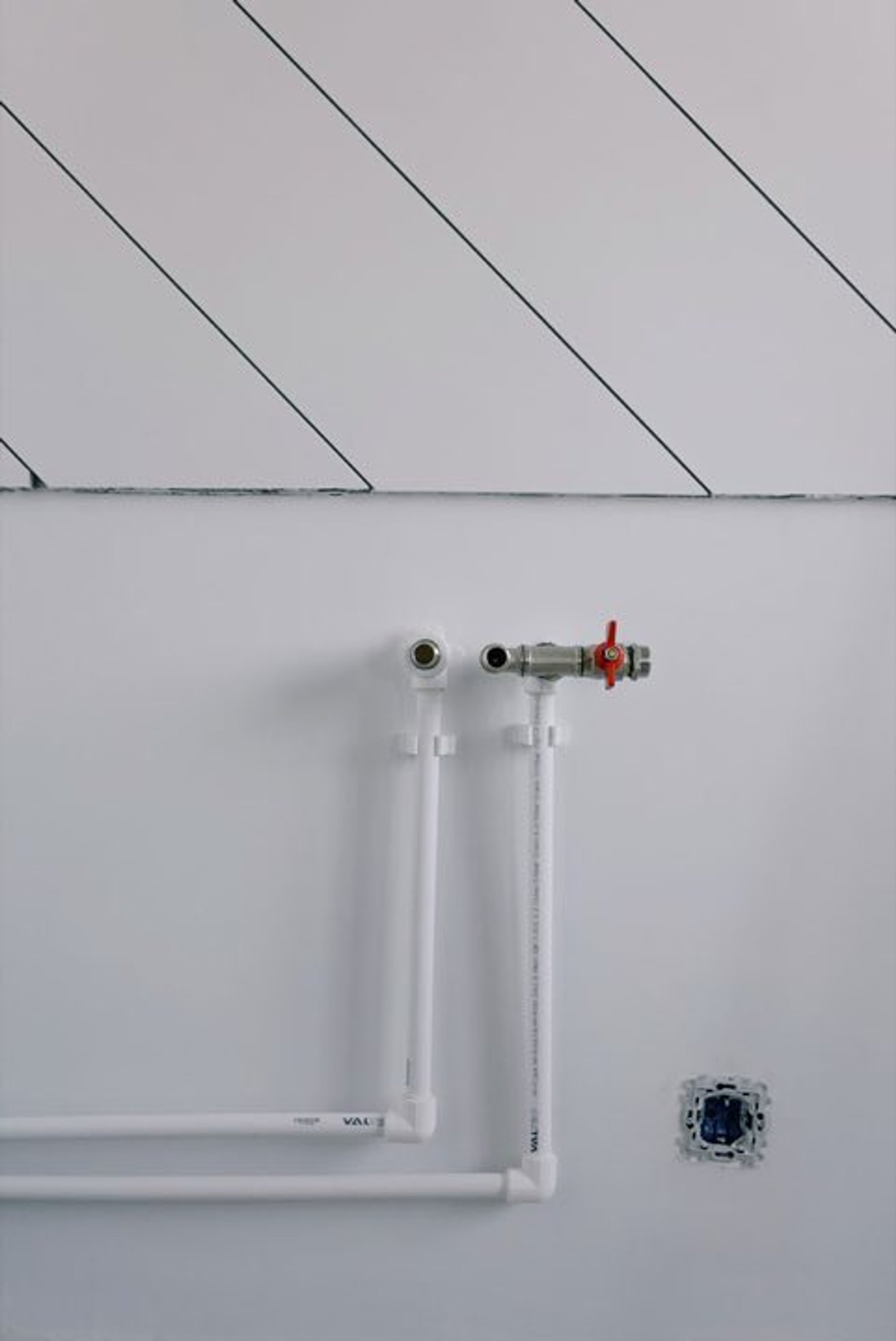 Wärmepumpe an einer Hauswand
