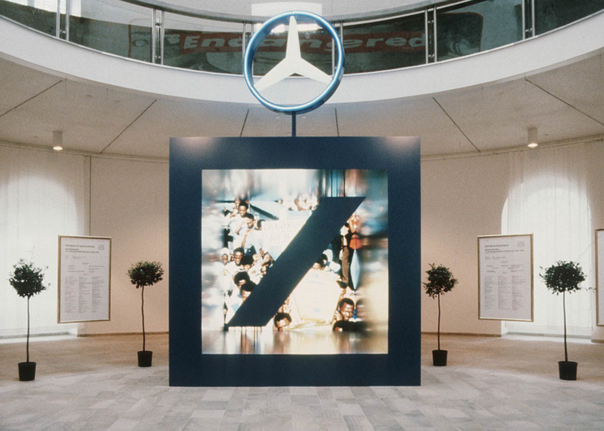 Hans Haacke, Kontinuatät (1987) ©Hans Haacke/VG Bild-Kunst. Photo: Frank Mihm.