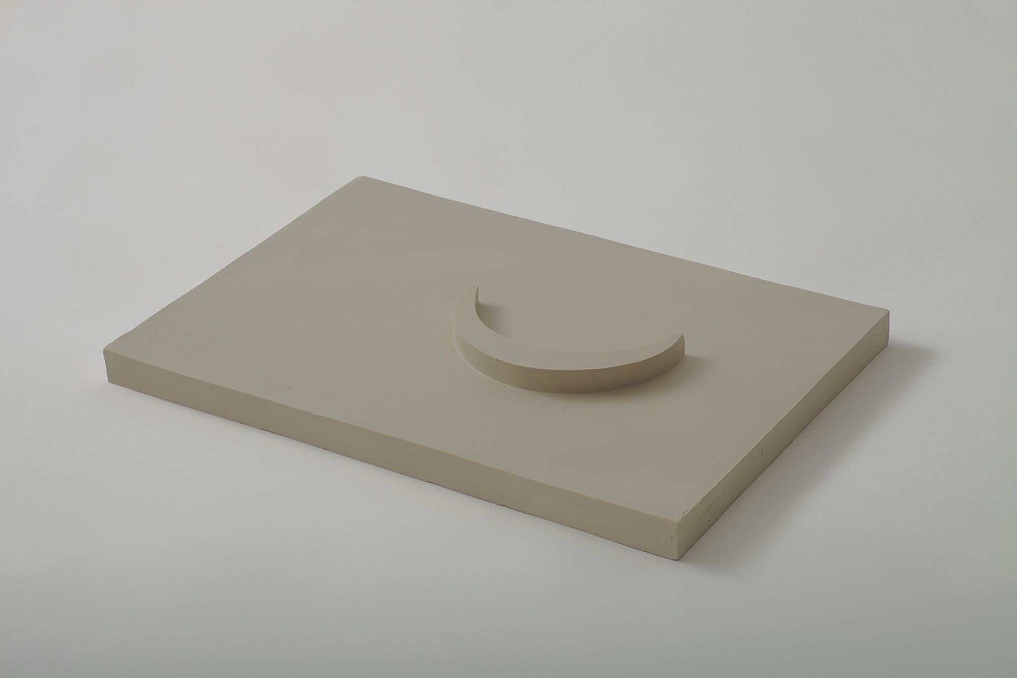 Eclipse, 2012
clay
32 x 22.3 x 3.5 cm 
(12 5/8 x 8 3/4 x 1 3/8 ins)