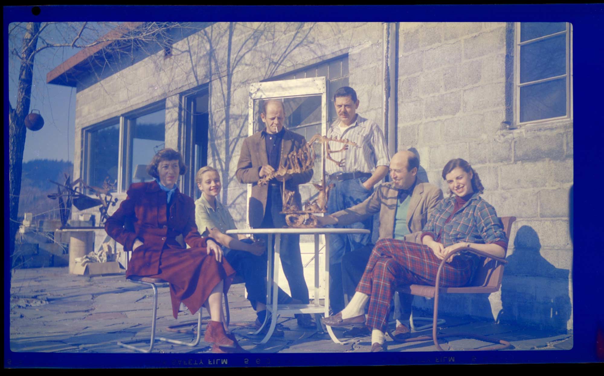 Lee Krasner, Jean Freas, Jackson Pollock, David Smith, Clement Greenberg, and Helen Frankenthaler with David Smith’s sculptures Cello Player (1946) (background left) and Jurassic Bird (1945), at Smith’s home in Bolton Landing, NY, 1952. Courtesy of the Dedalus Foundation Archives. Photo: unknown.