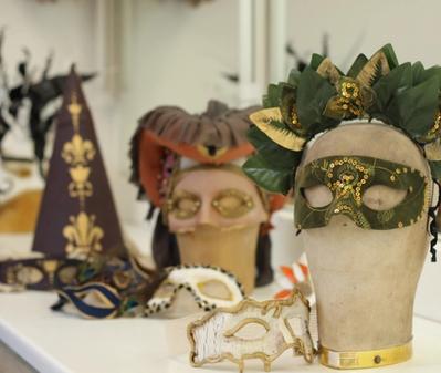 Diverse Halbmasken | Foto: Romy Danko © Romy Danko