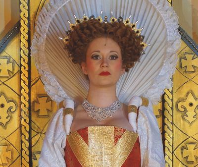 Theater unter den Kuppeln