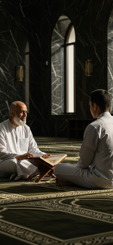مُحفِّظ وطالب يراجعان القرآن الكريم مع مصحف مفتوح