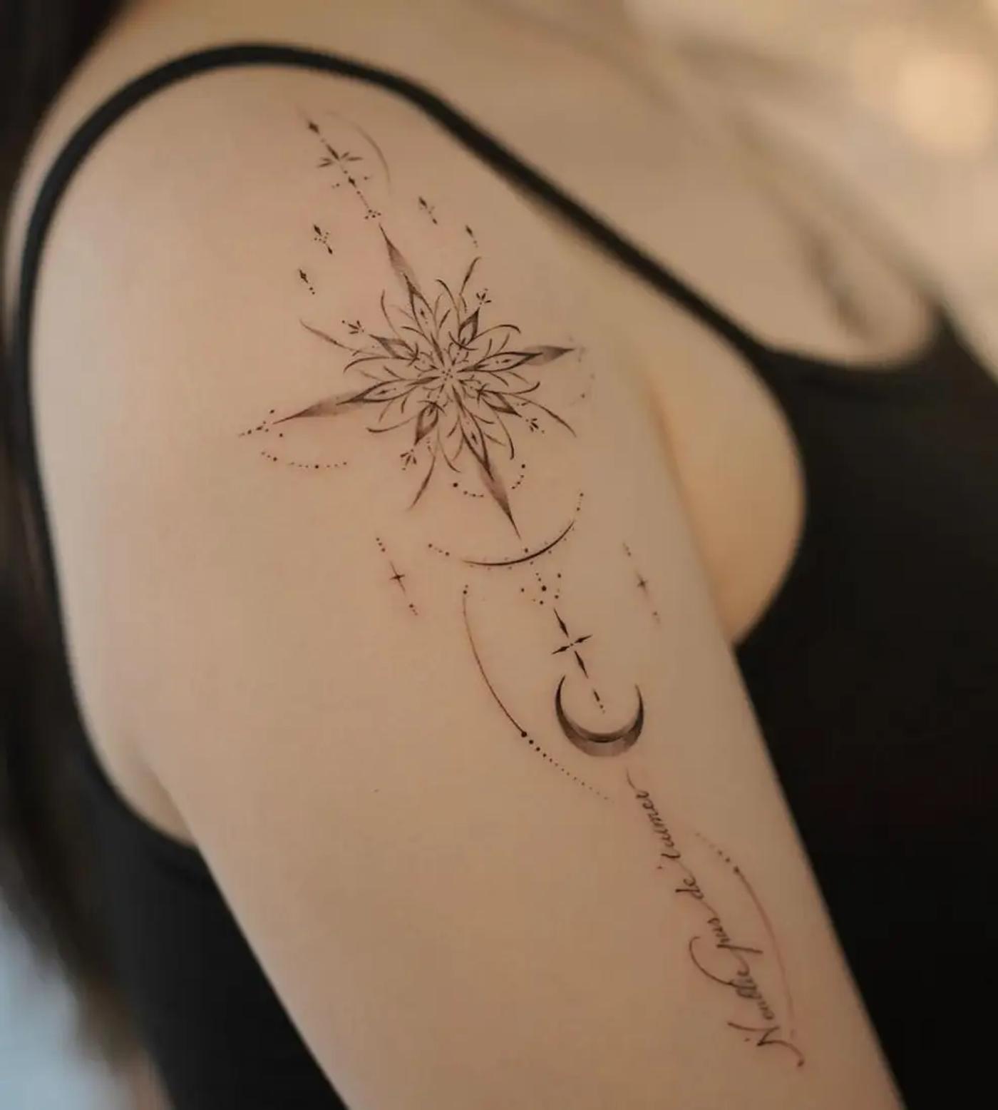 Ornamentales Fineline-Lettering-Tattoo