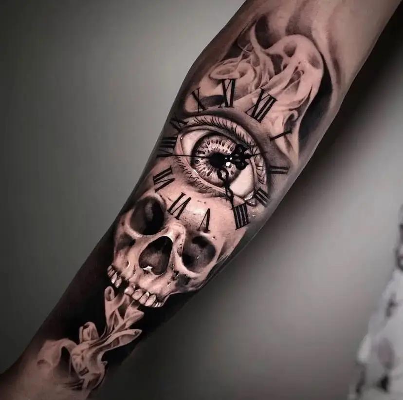 Schwarz-Grau-Halbsleeve am Arm