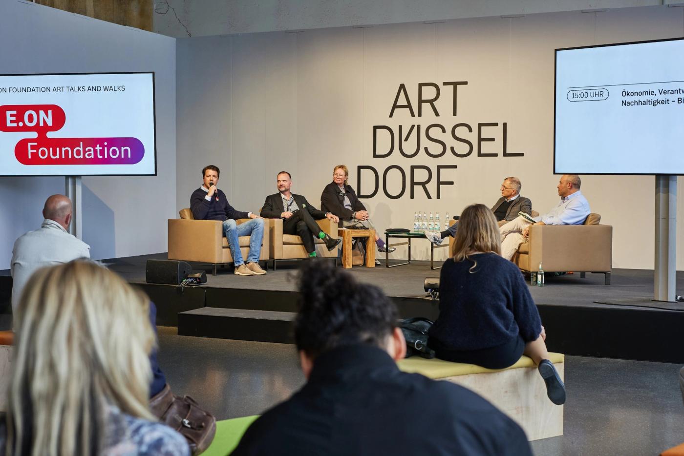 Wirtschaft, Verantwortung und Nachhaltigkeit – Rückblick auf eine Kunstmesse. Mit: Jacob Bilabel (Green Culture), Stephan Muschick (E.ON Foundation), Thomas G. Schneider (CEO, Hasenkamp), Walter Gehlen (Direktor, Art Düsseldorf)