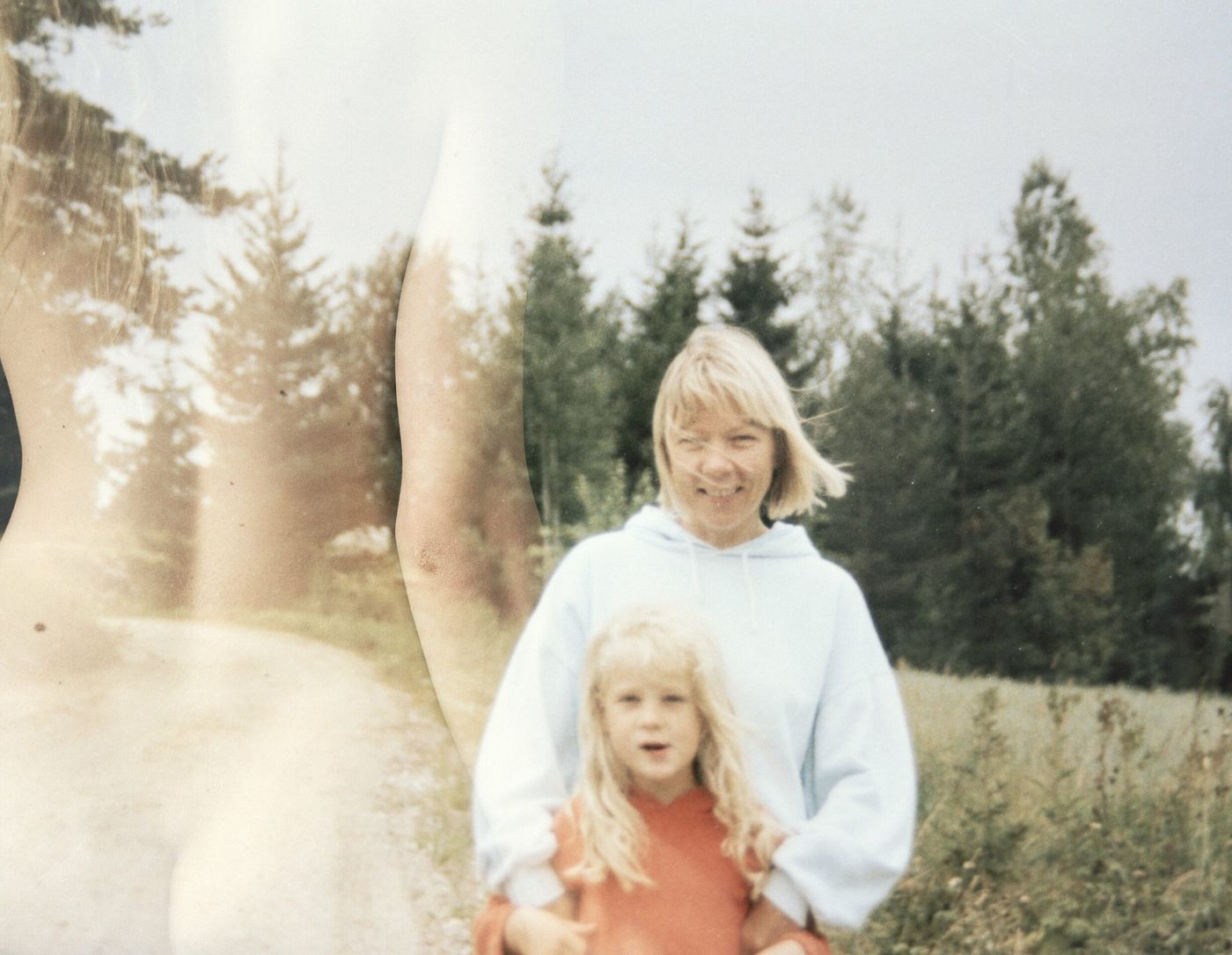 Milja Laurila. "To remember (mother)", 2004. Analog c‐print on aluminium. 62 x 80 cm. Courtesy: Persons Projects.