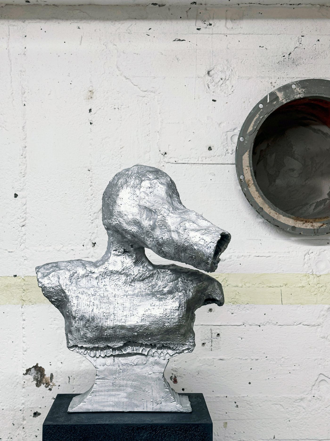 Anys Reimann, ELEPHANT WOMAN, 2024, aluminum cast, 55 x 50 x 45 cm, 5 unique Ex., courtesy VAN HORN, Düsseldorf, photo Tania Walck