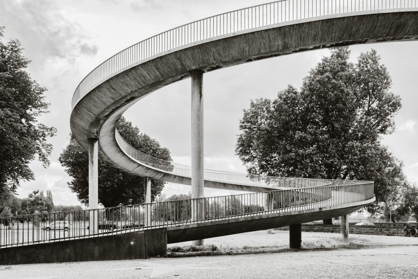 Birgitta Thaysen, Theodor-Heuss-Bridge, cantilevered walkway, Düsseldorf, 2022 © Birgitta Thaysen / VG Bild-Kunst, Bonn 2025