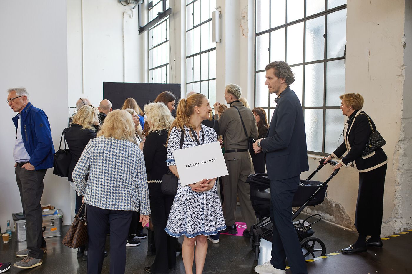 Talbot Runhof auf der Art Düsseldorf 2024. Foto: Achim Hehn.