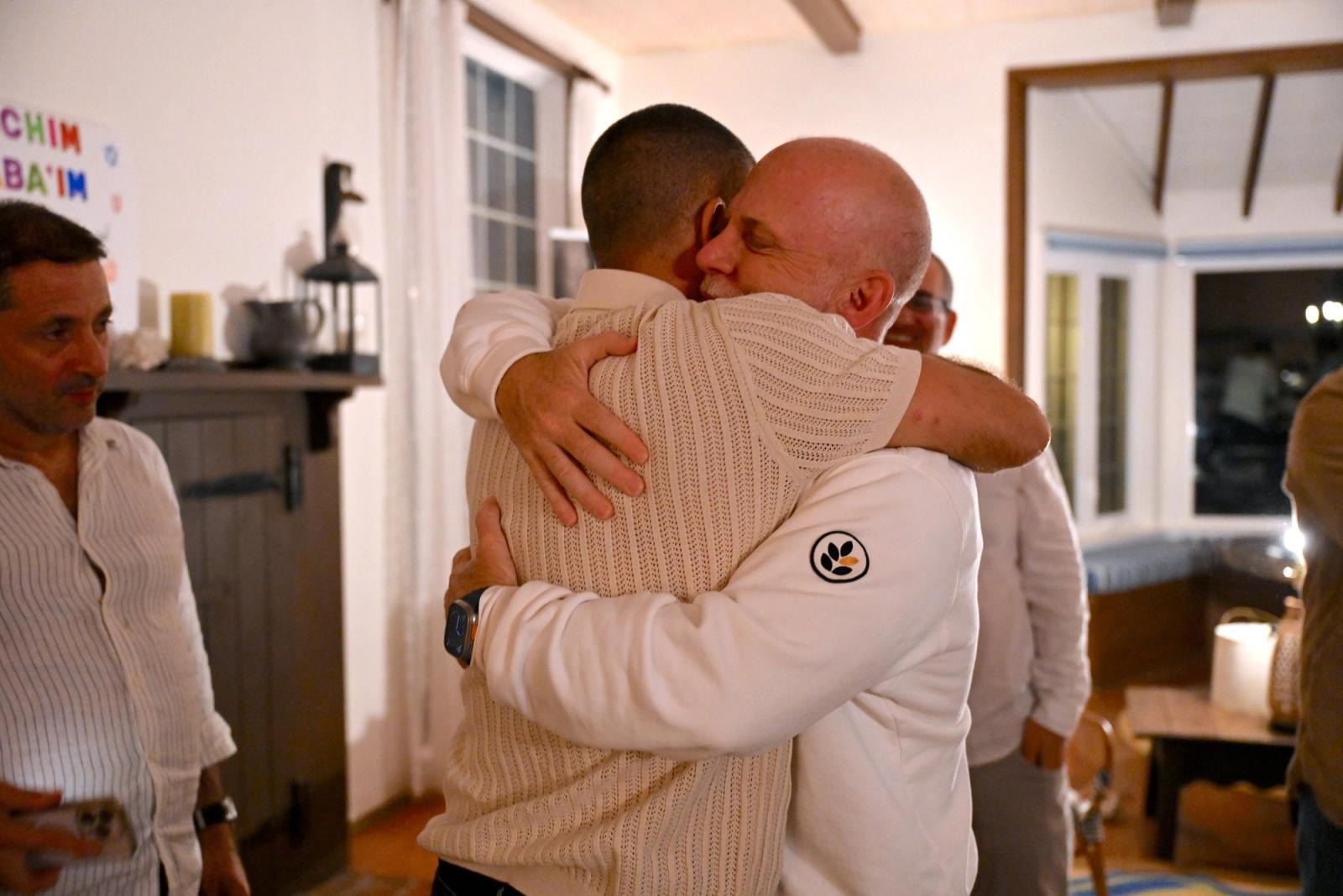 Hug between Jewmanity members