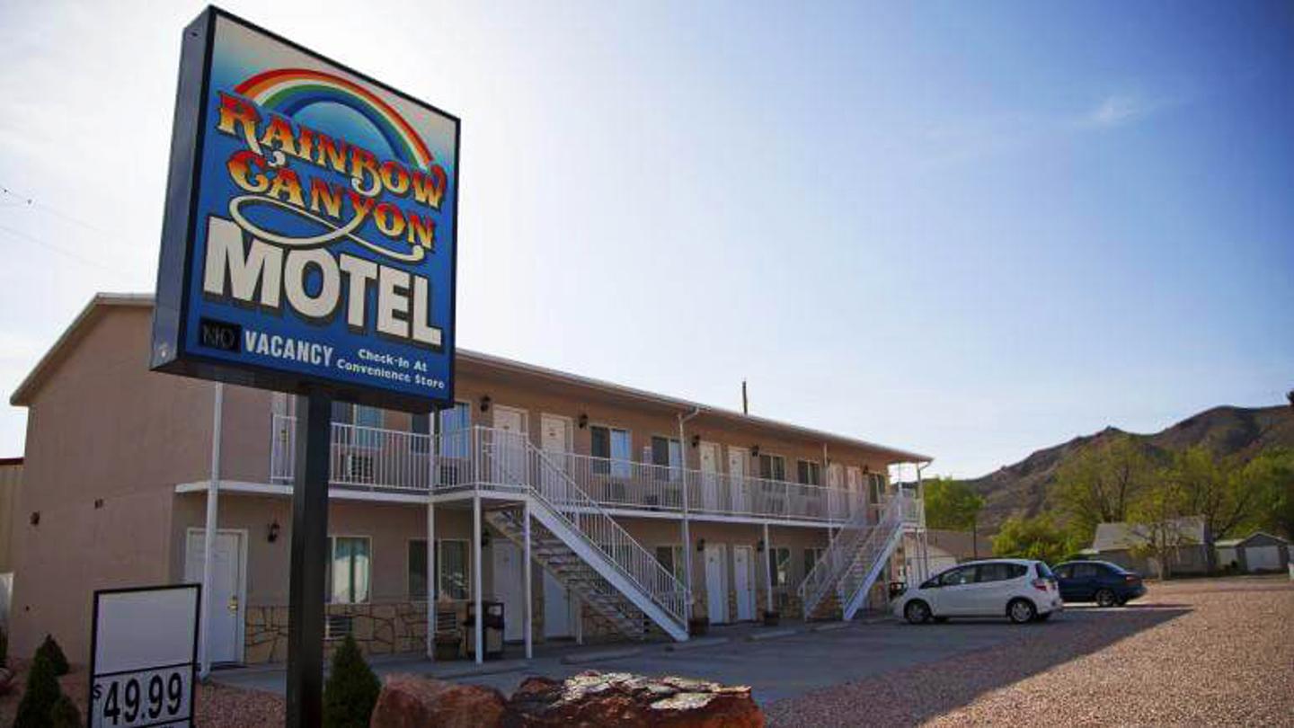 Rainbow Canyon Motel