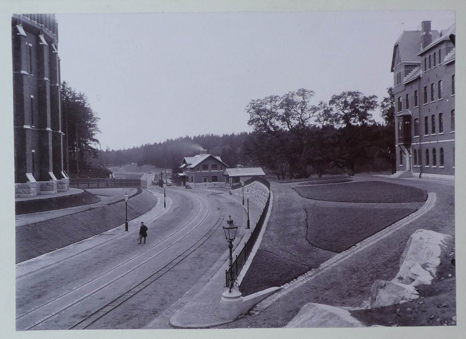 1890- Gasklocka 1, portvaktshuset och kontorsvillan