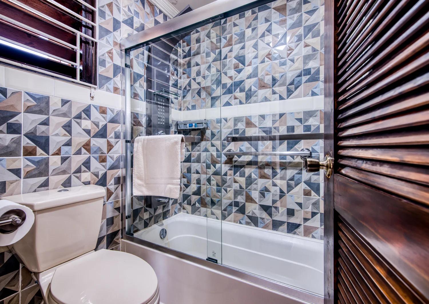 Villa Della Palmeras Ironshore Montego Bay Jamaica Poolside Room Bathroom