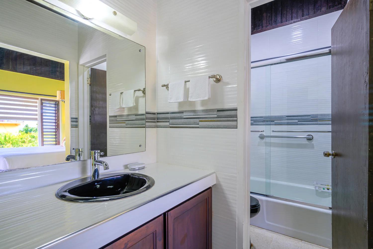 Villa Della Palmeras Ironshore Montego Bay Jamaica Sunset Room Bathroom