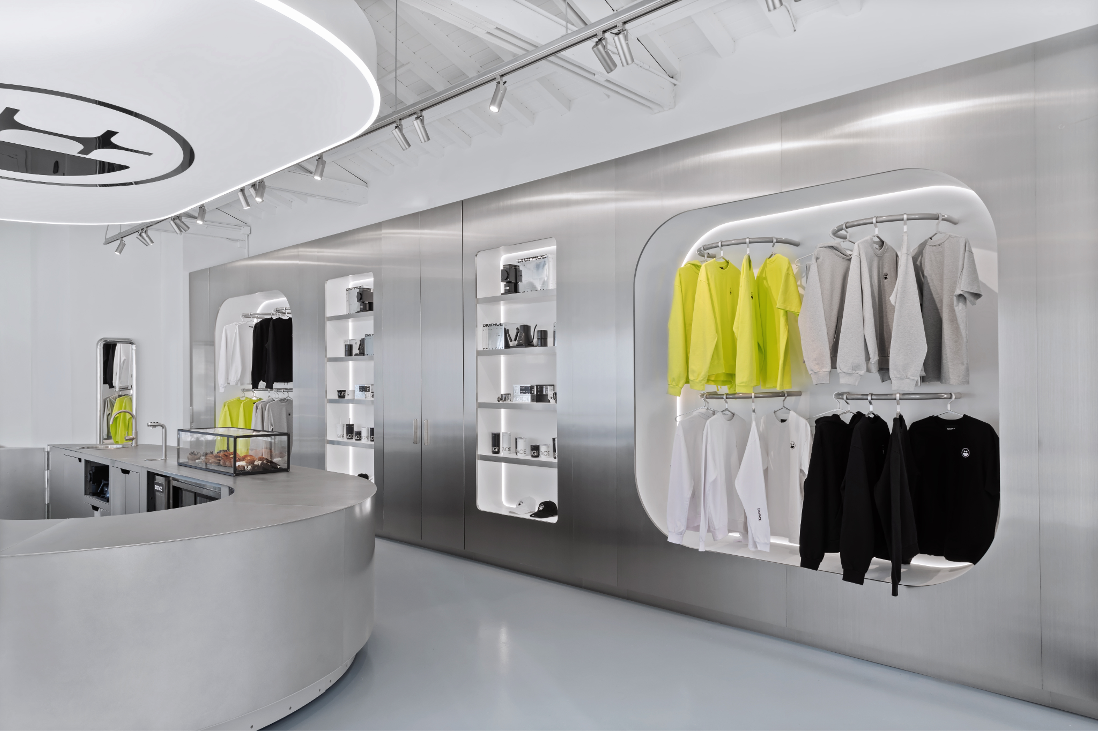 DE-YAN BIG FACE RETAIL STORE 05