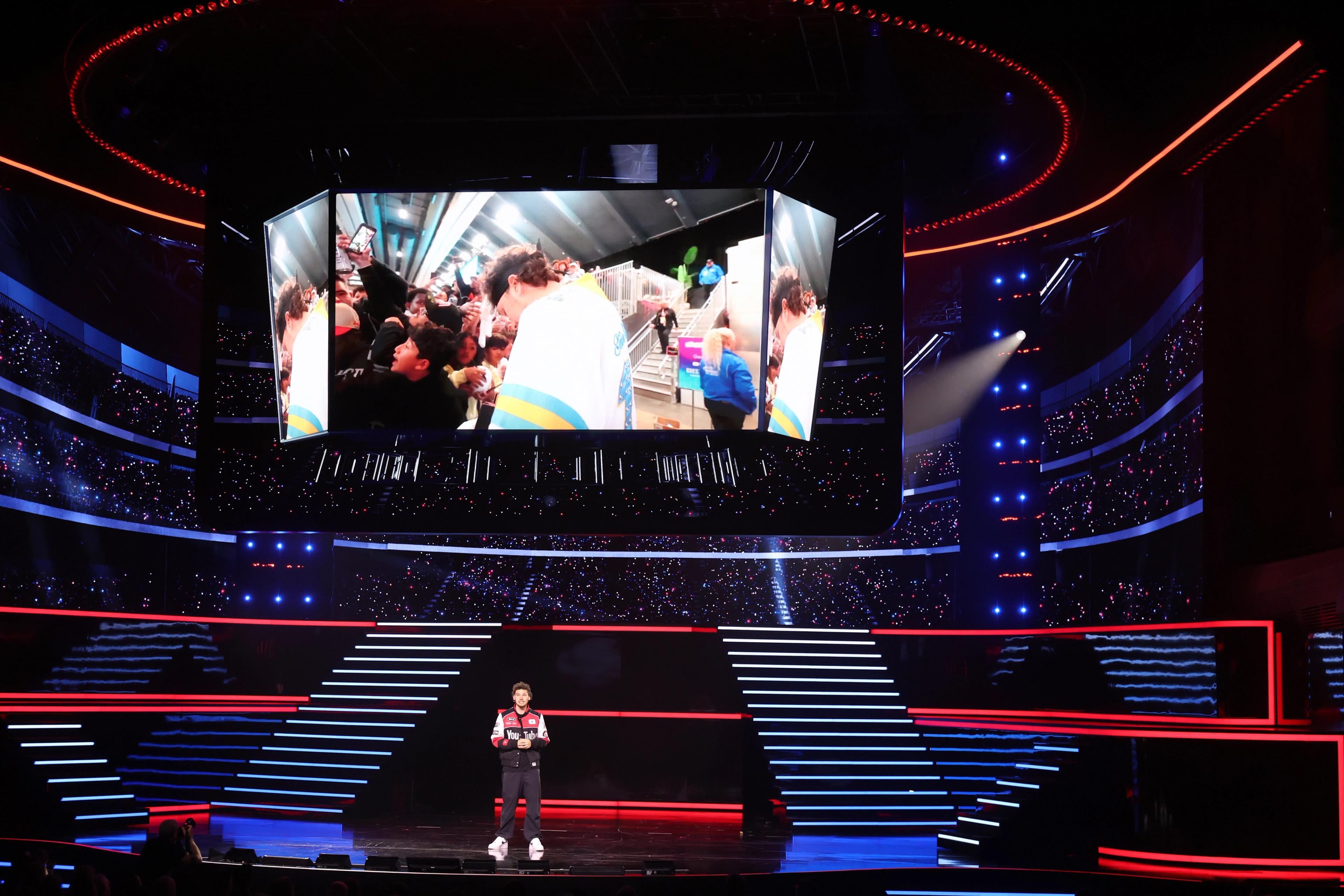 DE-YAN BRANDCAST 13