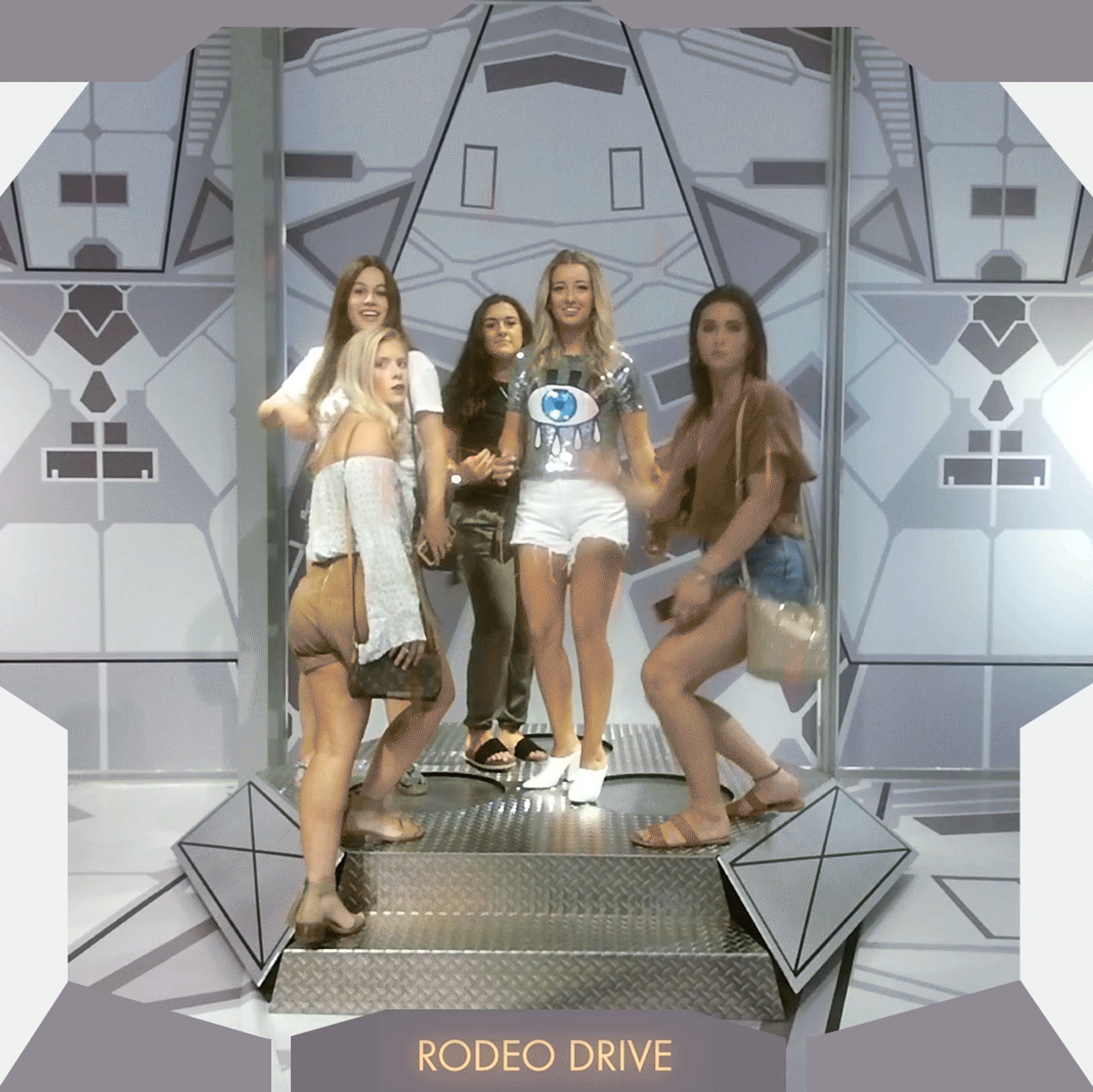 louis-vuitton-photo-booth-thumb 01