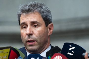 Uñac lanzó su precandidatura presidencial con un spot y apoyo cristinista