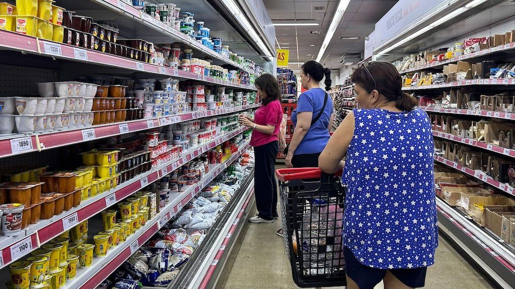 Almaceneros de Córdoba advierten que la clase media se deteriora por deudas e inflación
