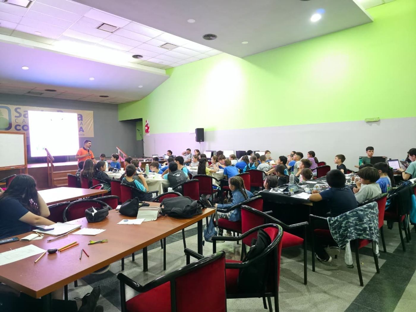 Participantes de una edición anterior del NASA Space Apps Challenge en Santa Rosa de Calamuchita