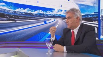 Llaryora cuestionó el rumbo económico de Milei: “El que no ve una crisis es un ciego”
