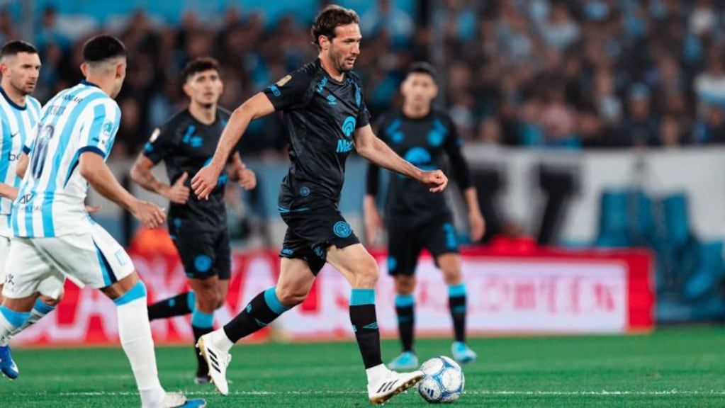 Belgrano venció 2-0 a Racing en Avellaneda y lidera el Grupo B del Clausura