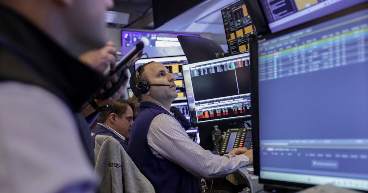 Wall Street sube con el petróleo en baja y el riesgo país argentino cae a 420 puntos