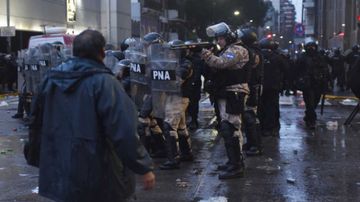 No cede la tensión frente al Congreso: continúan los incidentes por la Ley de Propiedad Privada