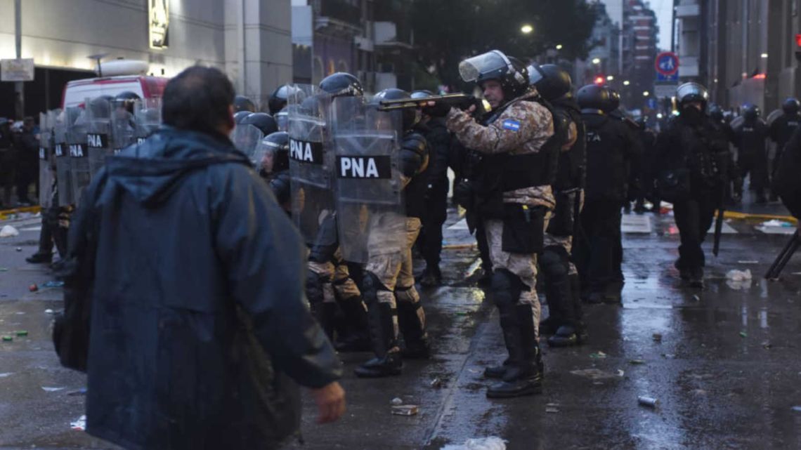 No cede la tensión frente al Congreso: continúan los incidentes por la Ley de Propiedad Privada