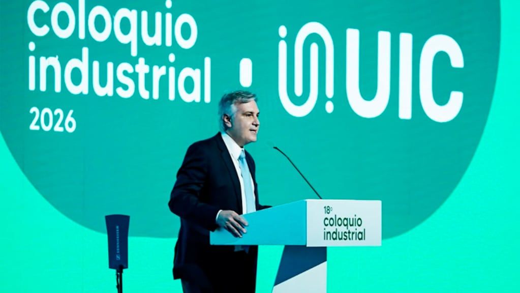 Llaryora pidió un RIGI para pymes y marcó diferencias con Milei