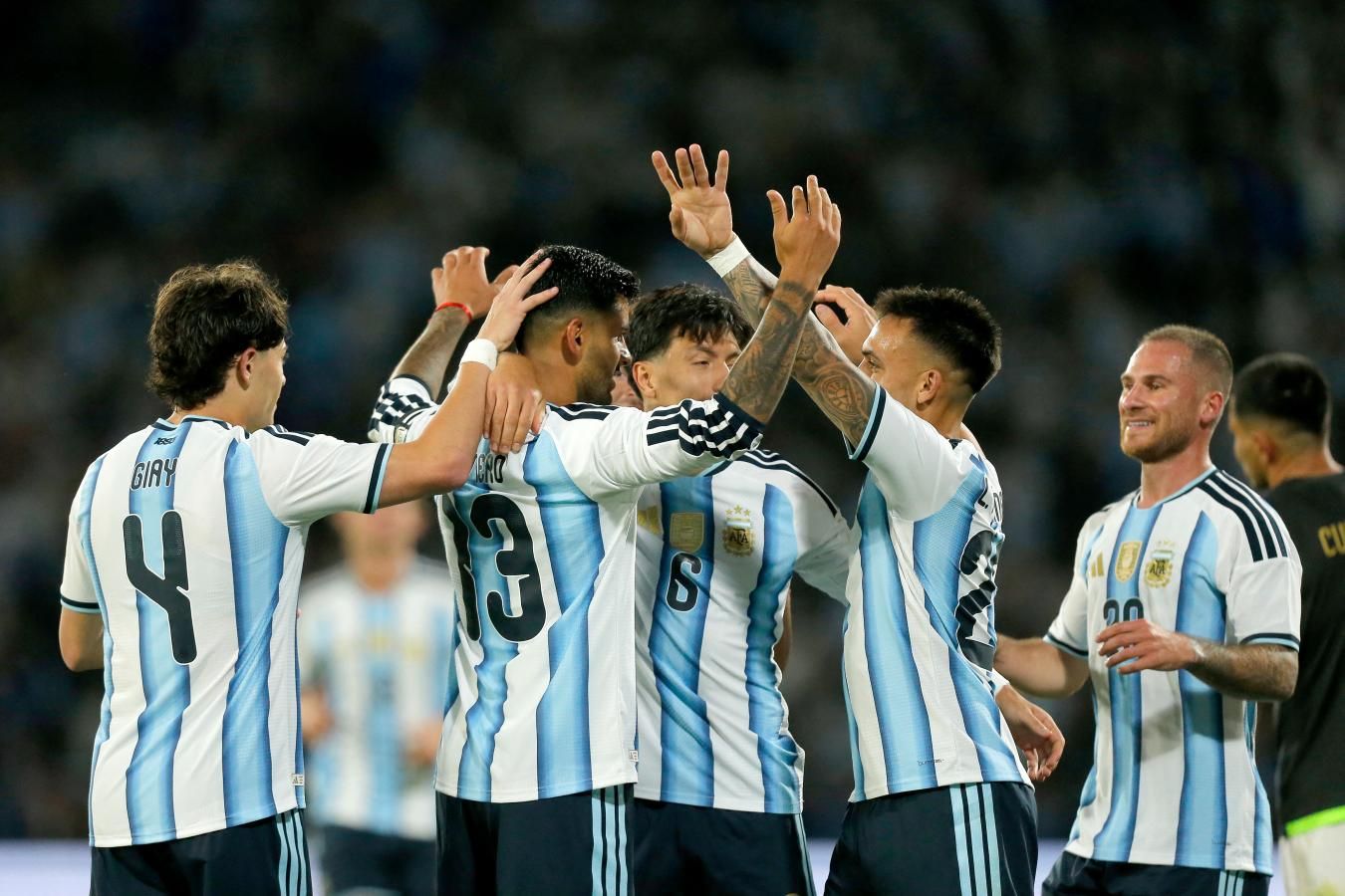 Argentina goleó a Bolivia 4-0 en el inicio de la era post Messi