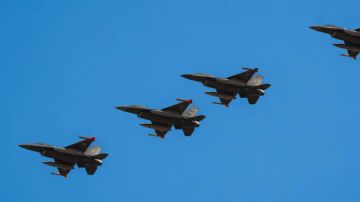 F16
