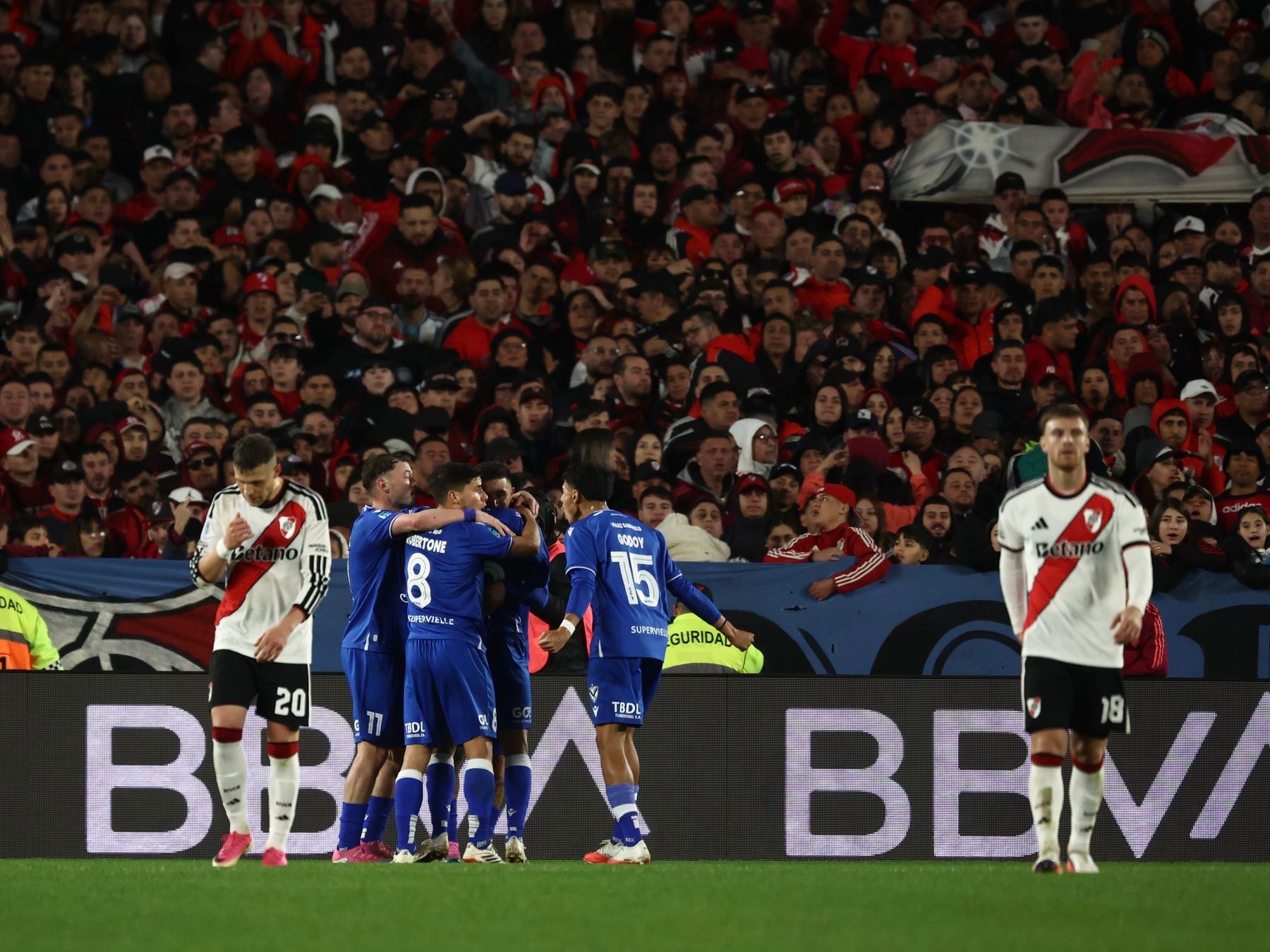 Lamento monumental: River pierde dos puntos clave ante Vélez
