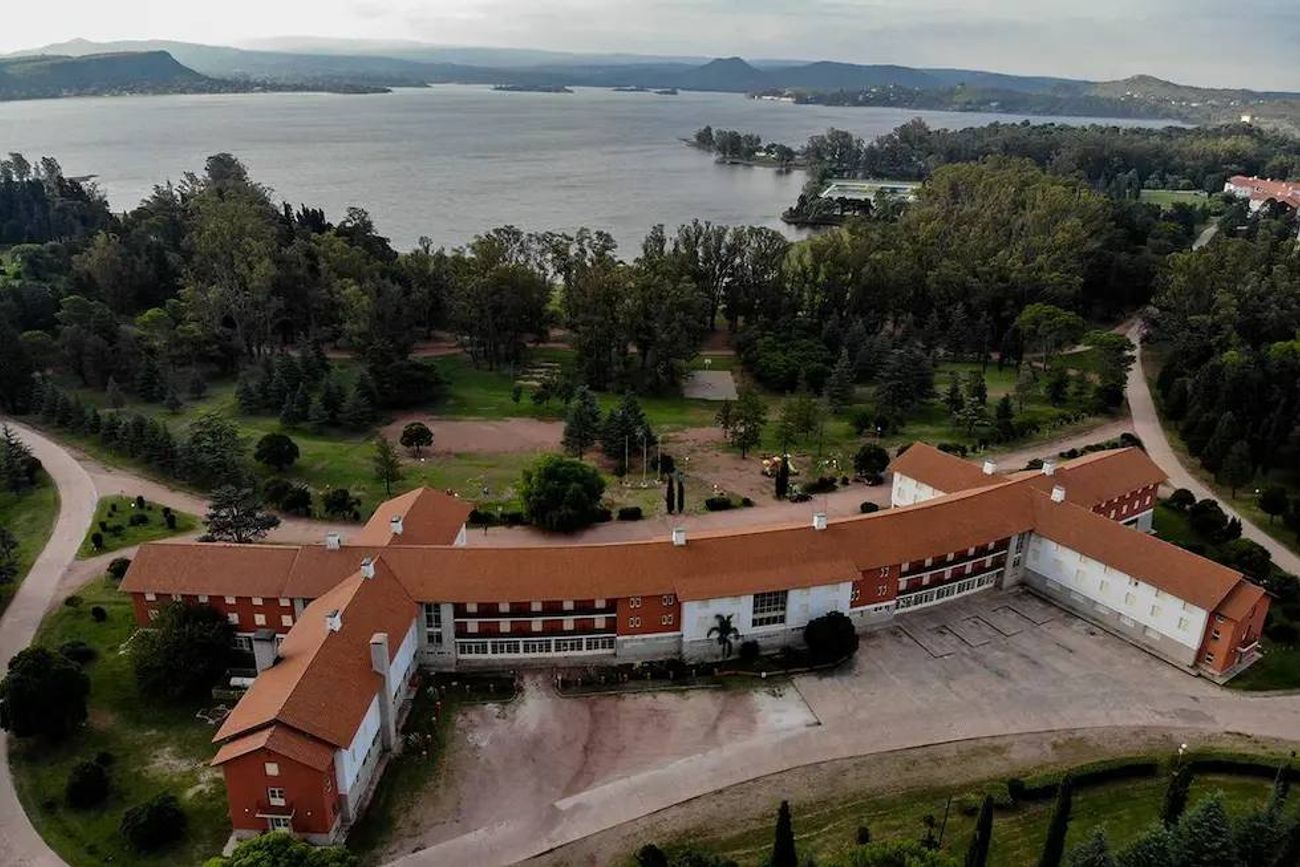 Embalse: Nación vendería los hoteles y el municipio pide dos para uso educativo