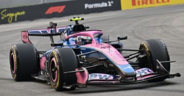 Colapinto abandonó en Singapur por una falla y Verstappen ganó