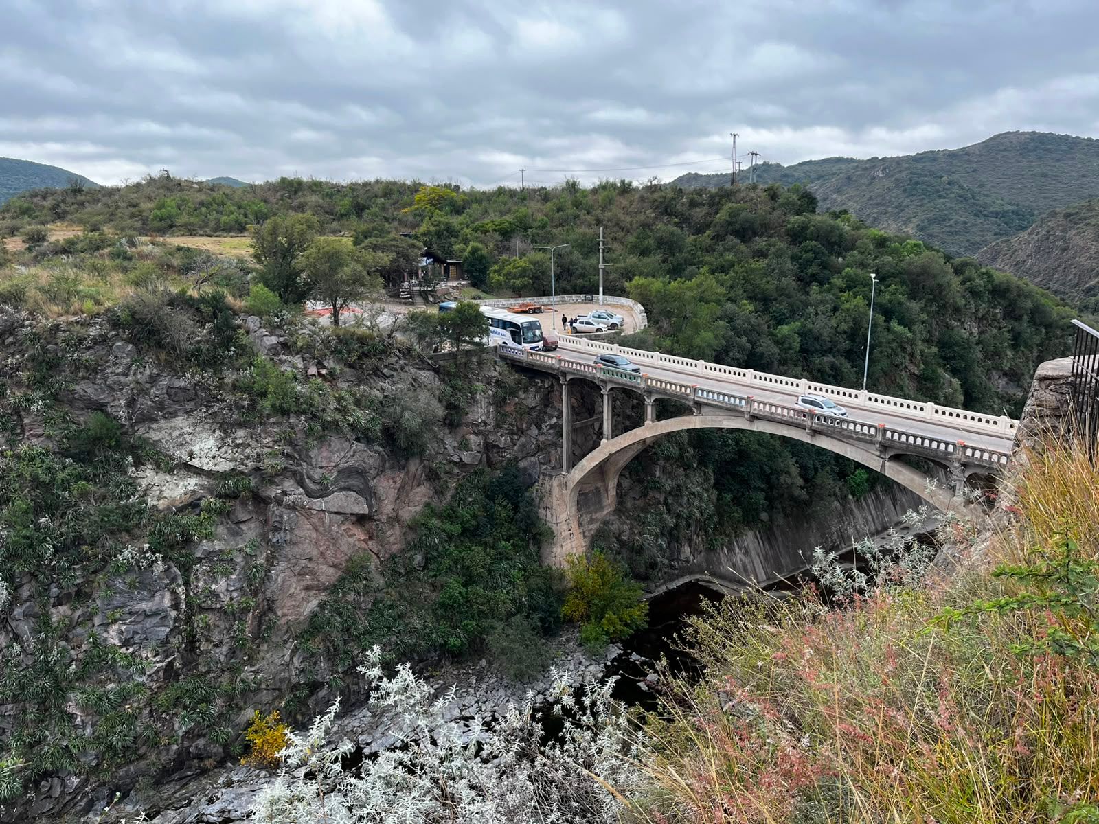 vertedero embalse