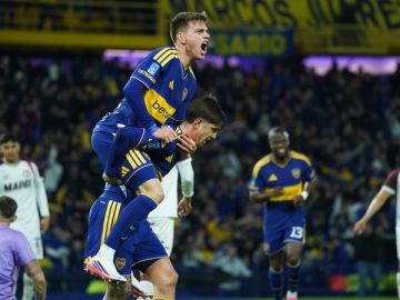 Boca venció a Lanús en el final y alcanzó los 10 puntos