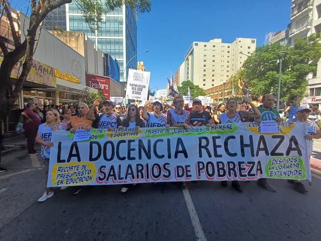Paro docente: UEPC adhiere a la huelga y el Gobierno anuncia inspecciones en escuelas