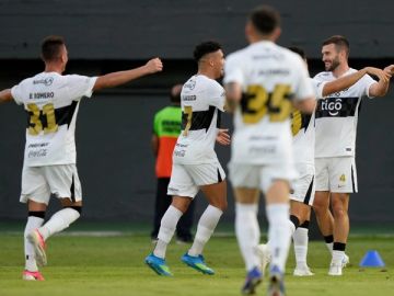 Tim Payne debutó en Olimpia con un gol y una ovación