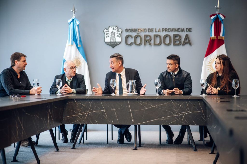 Oficialismo y oposición por el Papa
