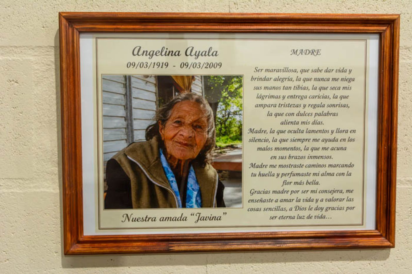 Retrato de Angelina Ayala exhibido en el nuevo SUM de El Corcovado