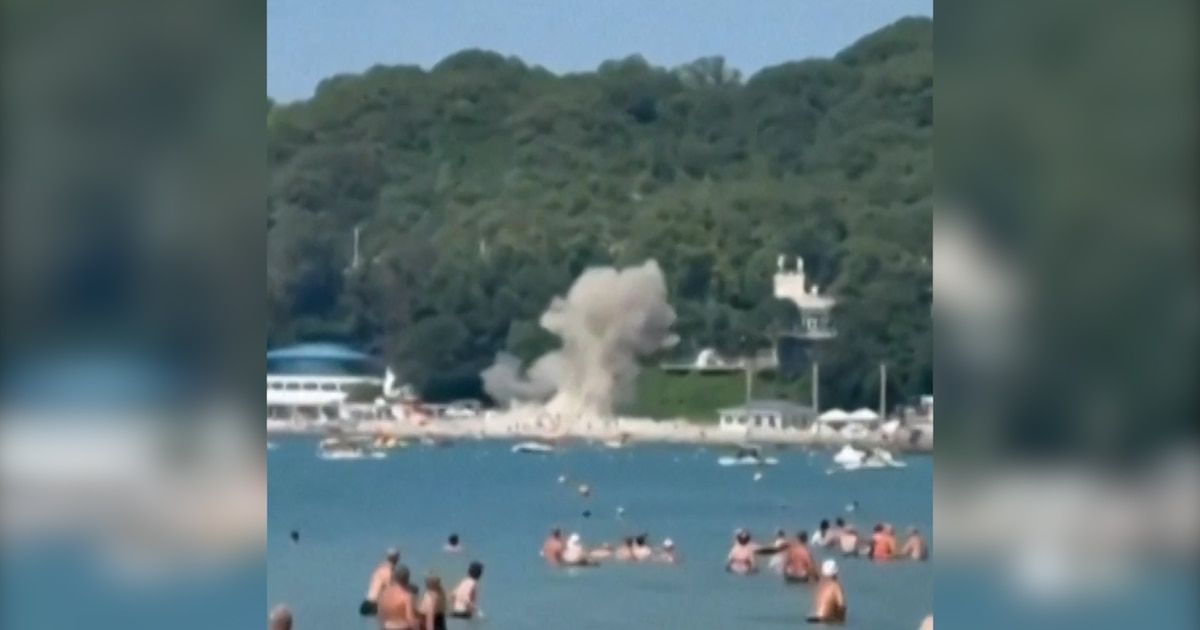 Un dron ucraniano derribado cayó en una playa del mar Negro y dejó al menos siete muertos