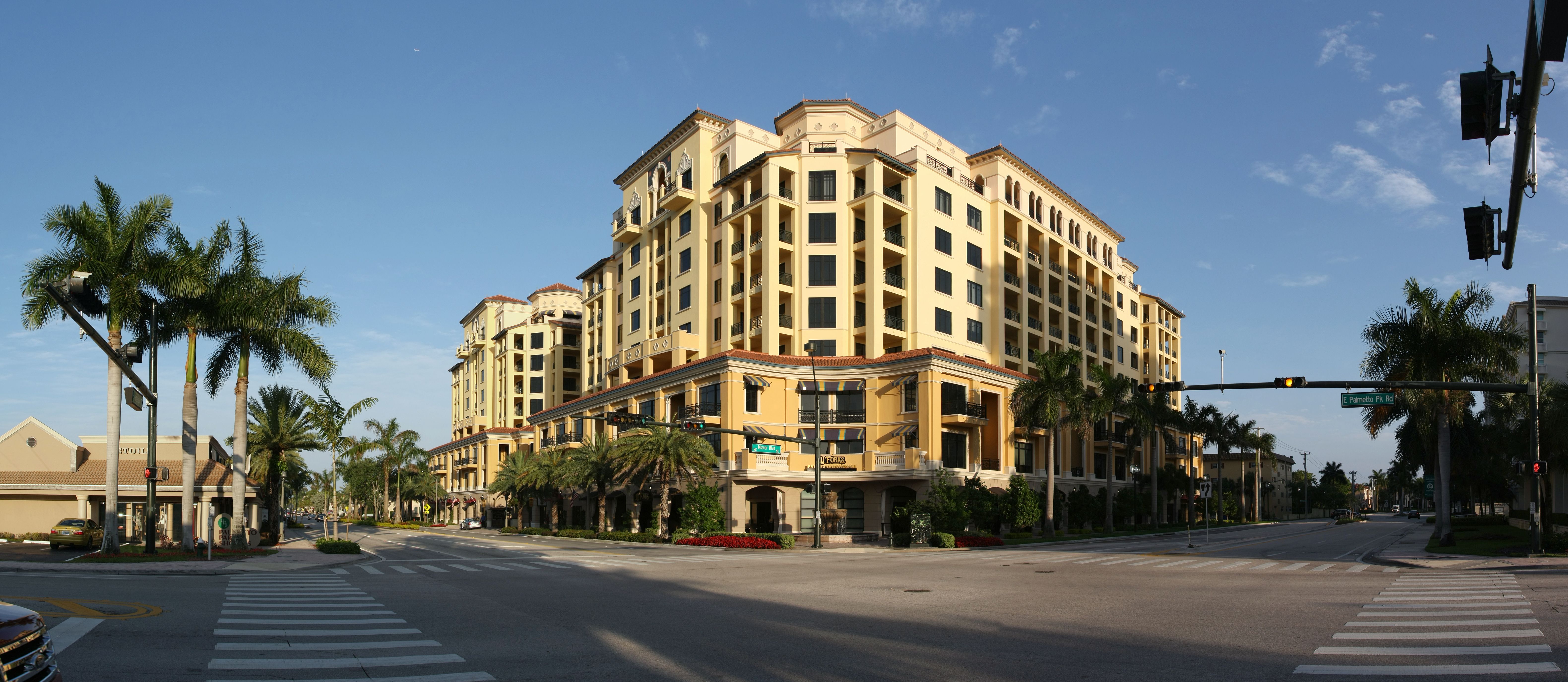 Archival April 2010 photograph of Palmetto Park Road and Mizner Boulevard in downtown Boca Raton; not the Mr. C development site or a 2026 construction photograph.