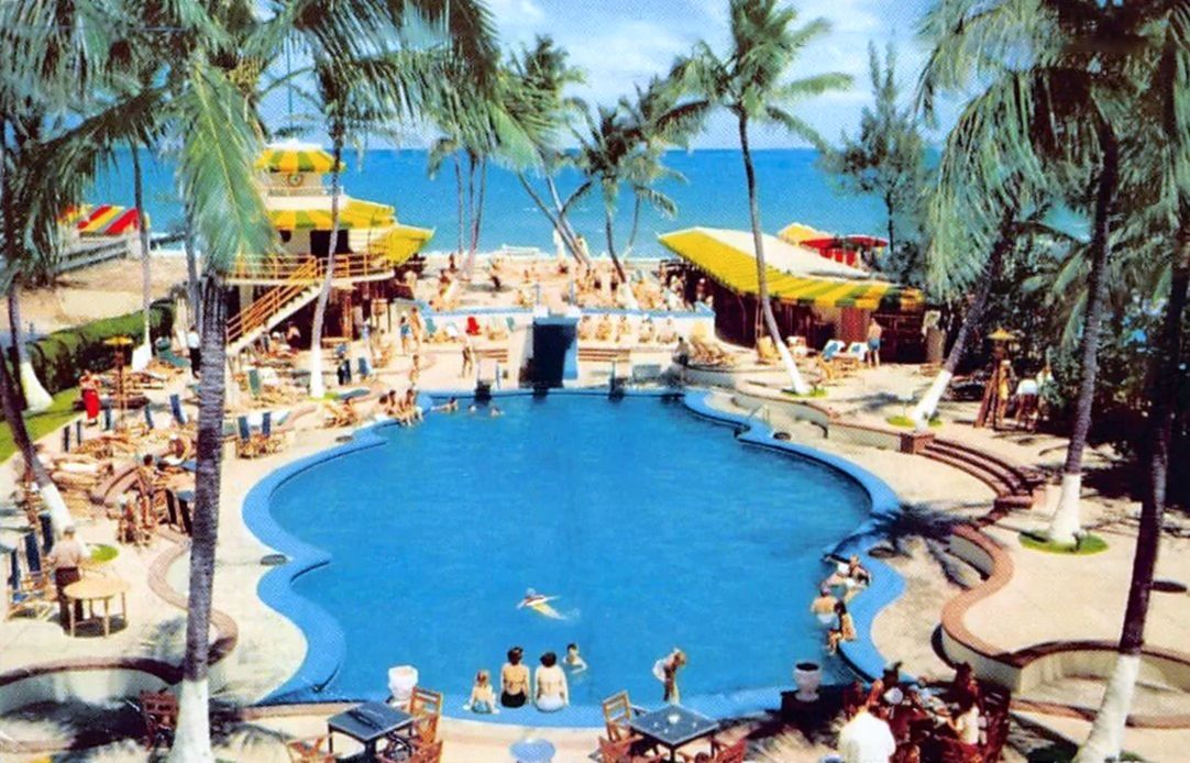 Circa-1952 vintage postcard illustrating the swimming pool at the Raleigh Hotel, Miami Beach.