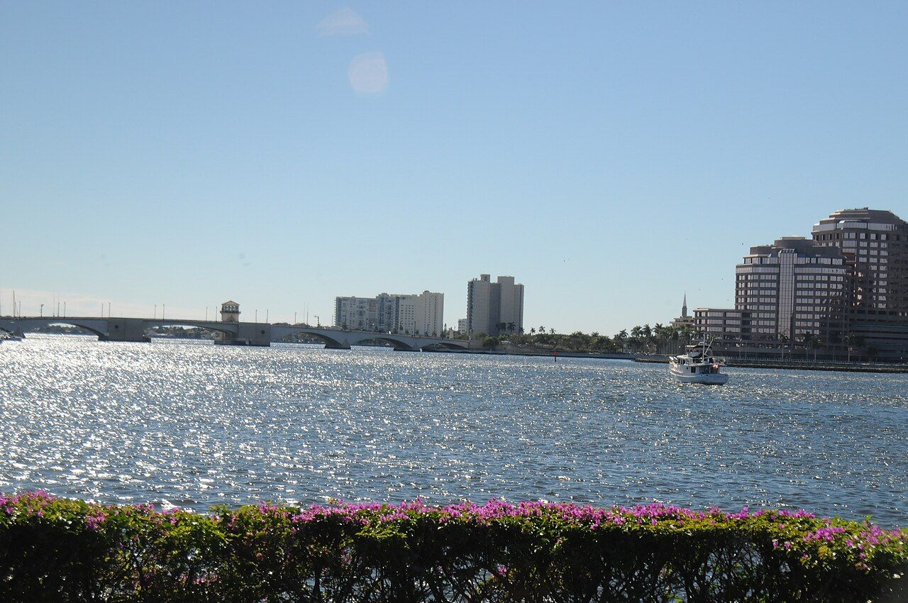 Lake Worth Lagoon and Intracoastal Waterway in West Palm Beach, photographed in 2014; not the Apogee site.