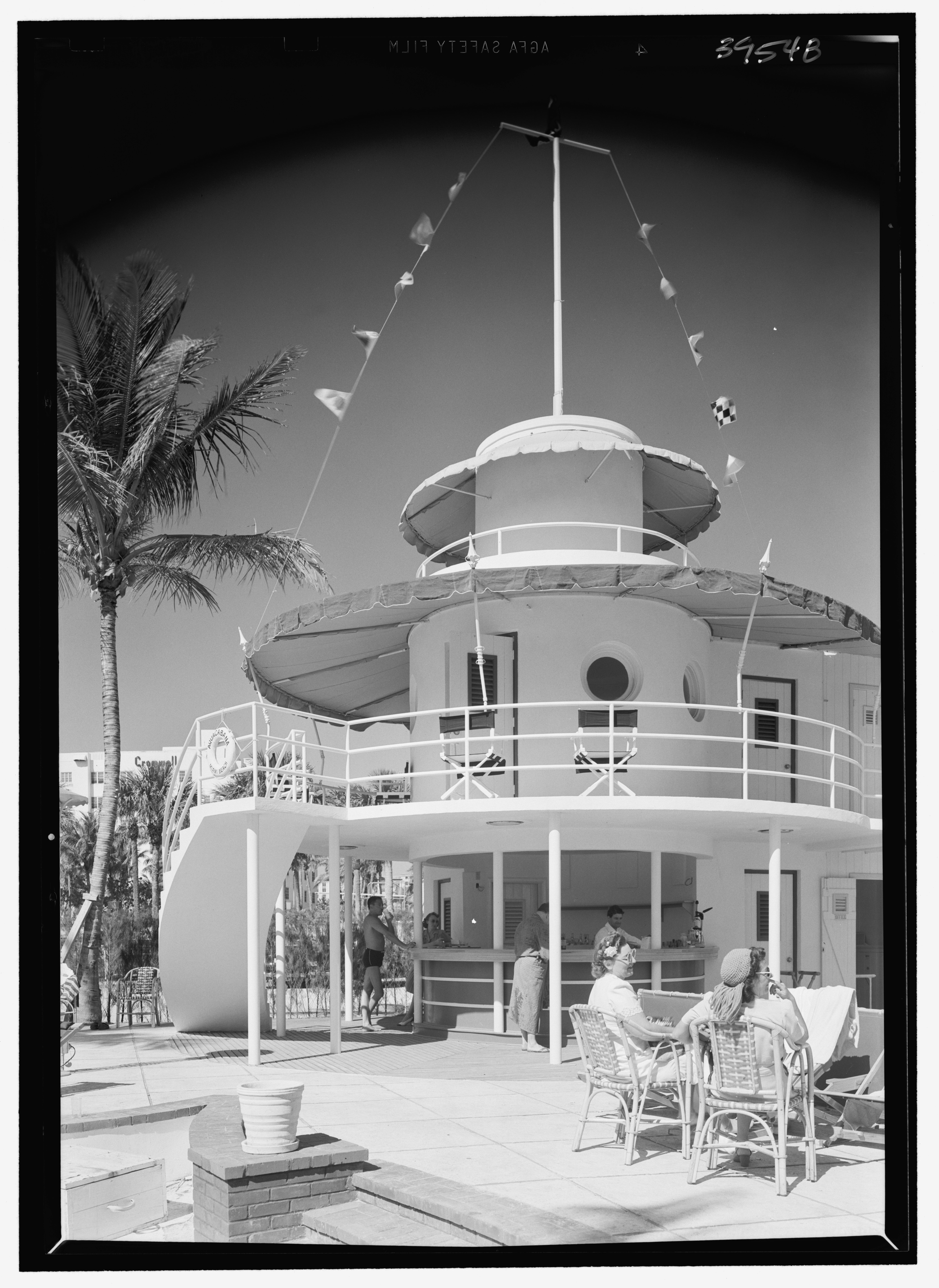 Historic 1941 photograph from the Library of Congress documenting the Raleigh Hotel in Miami Beach.