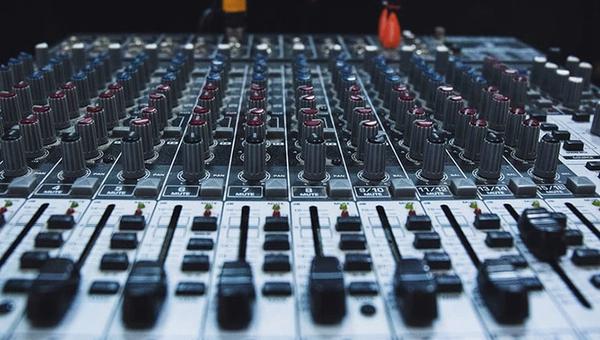 Làm chủ kỹ năng EQ (Equalizer): Phân bổ tần số để bản Mix thoát khỏi trạng thái đục mờ