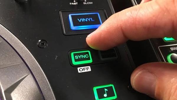 Bấm nút Sync có thực sự biến bạn thành một "DJ rác"?